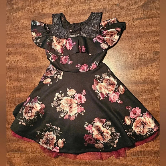 Beautees Other - Beautees Girls Floral Lace Cold Shoulder Holiday Dress Size 7 NWT
